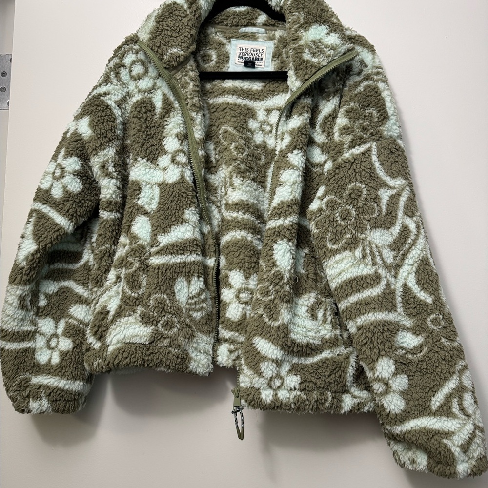 American Eagle Fleece Jacket in Olive and Cream